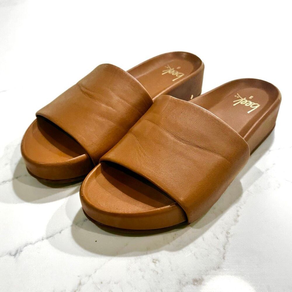 BEEK Pelican Leather Platform Slide Sandals in Honey. Size 8.